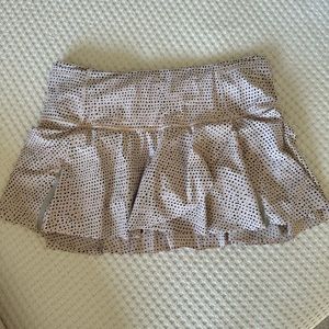 Lululemon tennis skirt 2.5 inch size 8